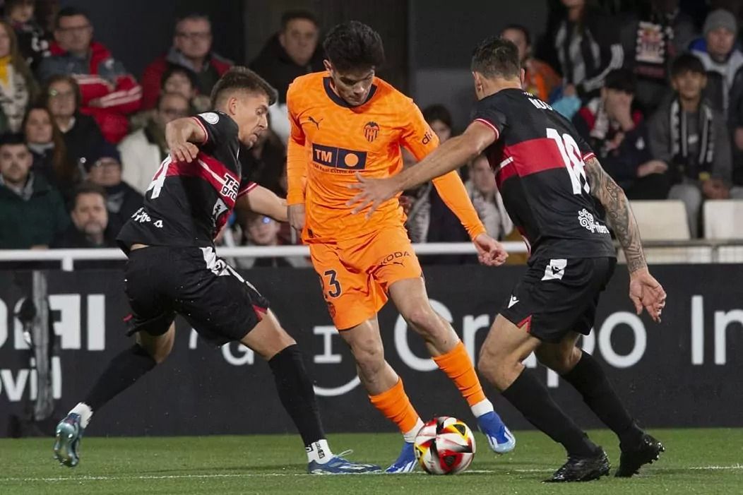 Fran Pérez, ante el FC Cartagena.