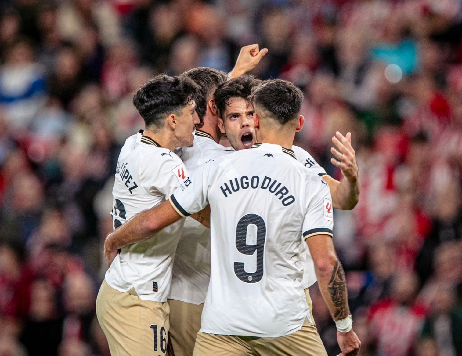  Fran Pérez celebra su primer gol con el Valencia CF