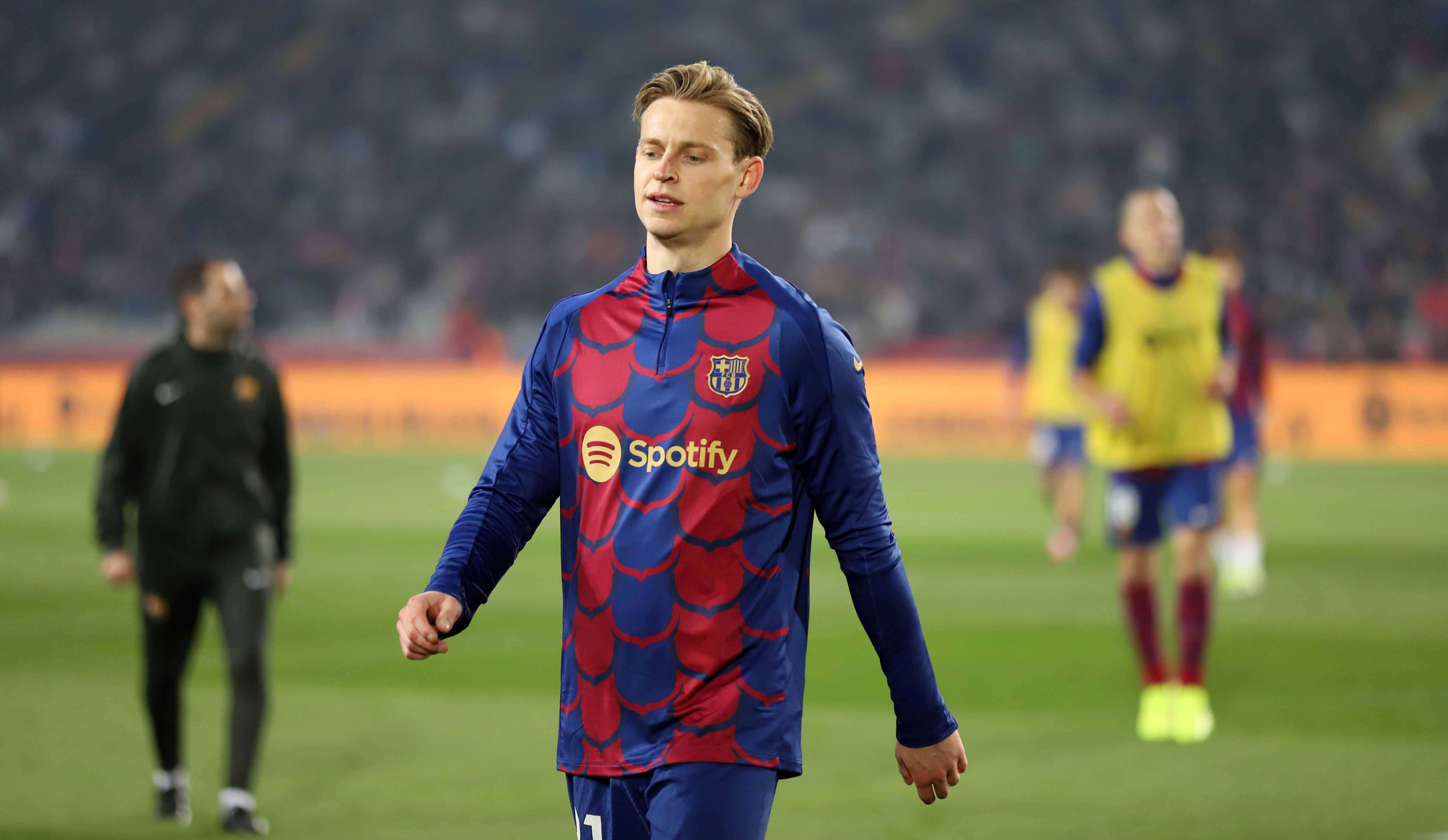  Frenkie de Jong, en un calentamiento con el Barça.