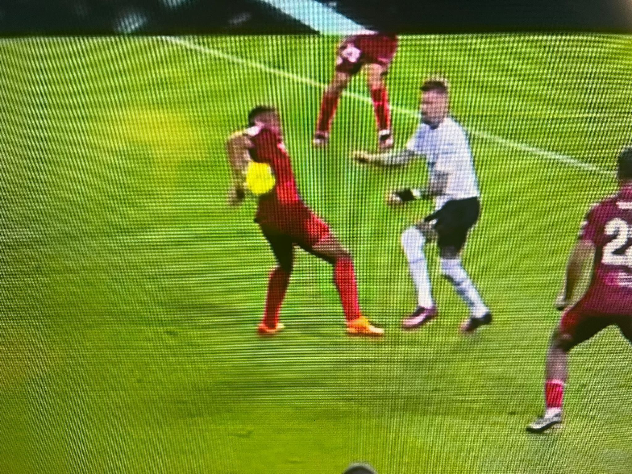 La mano de Fernando en el Valencia - Sevilla.