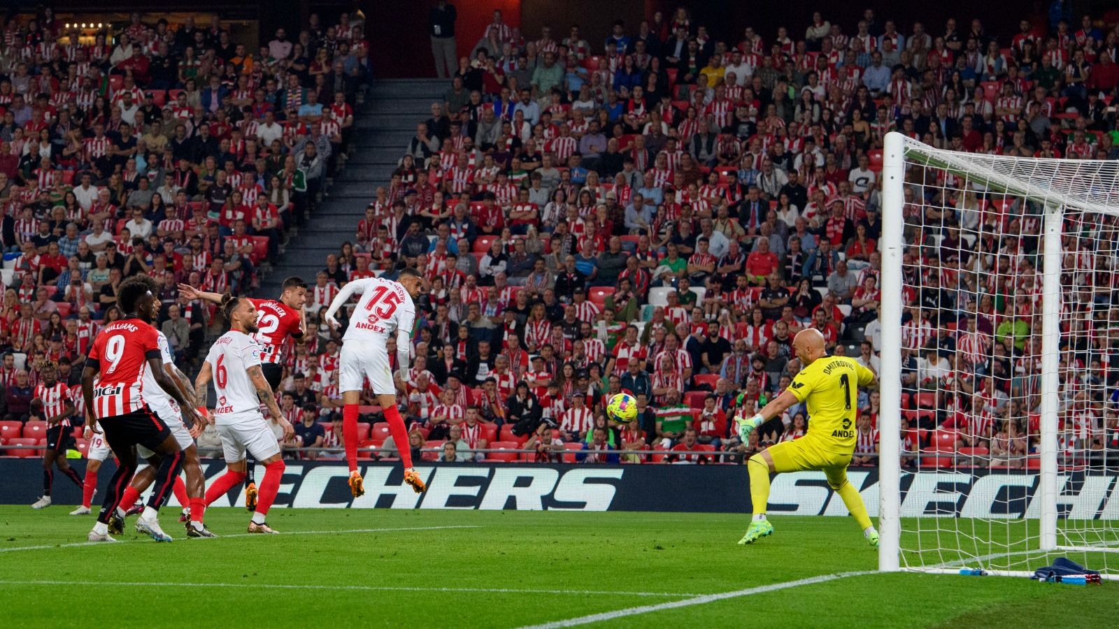  El gol anulado a Gorka Guruzeta ante el Sevilla FC en San Mamés.