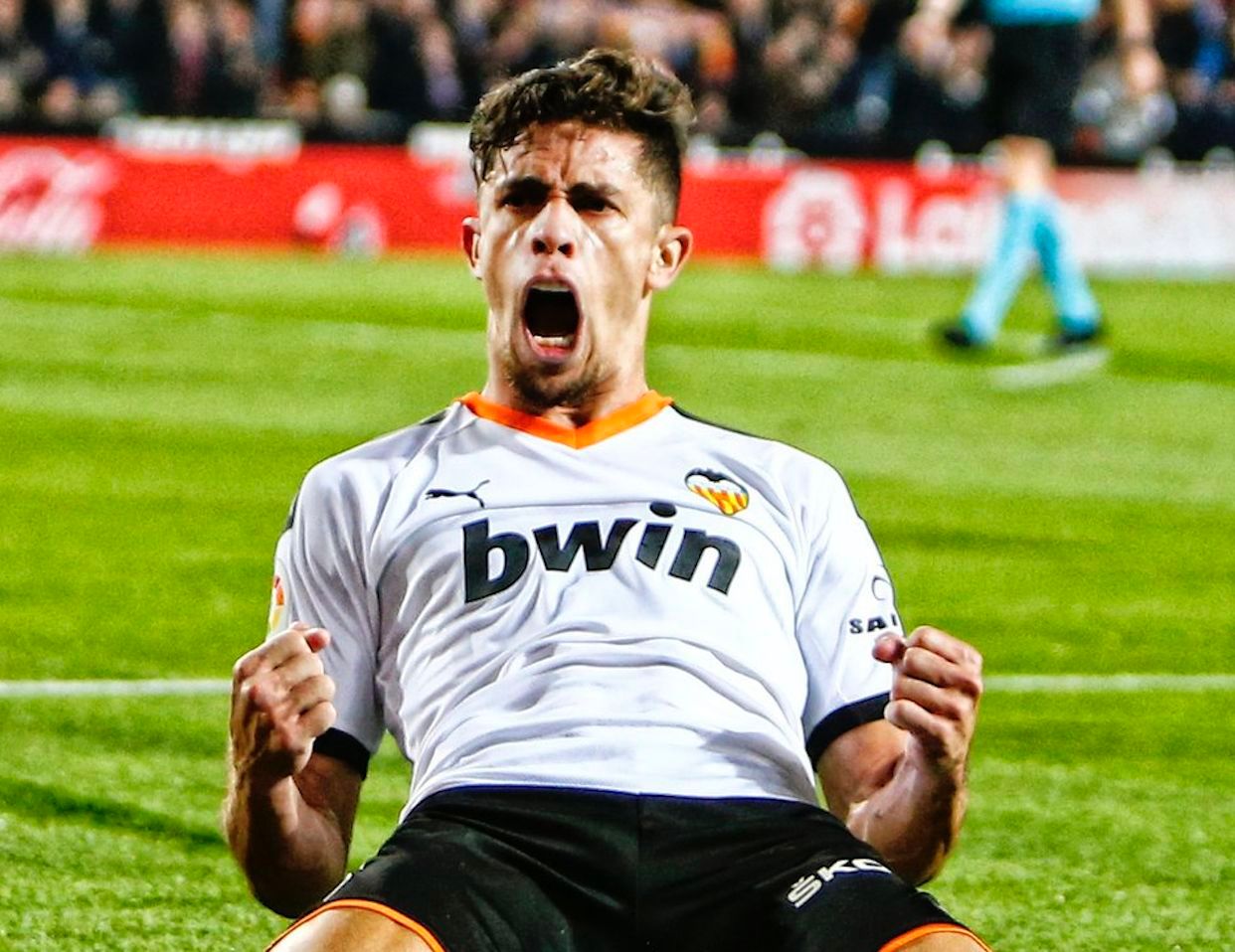  Gabriel celebra su gol en el Valencia-Atlético