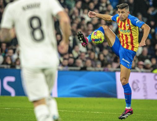  Gabriel Paulista, ante el Real Madrid.