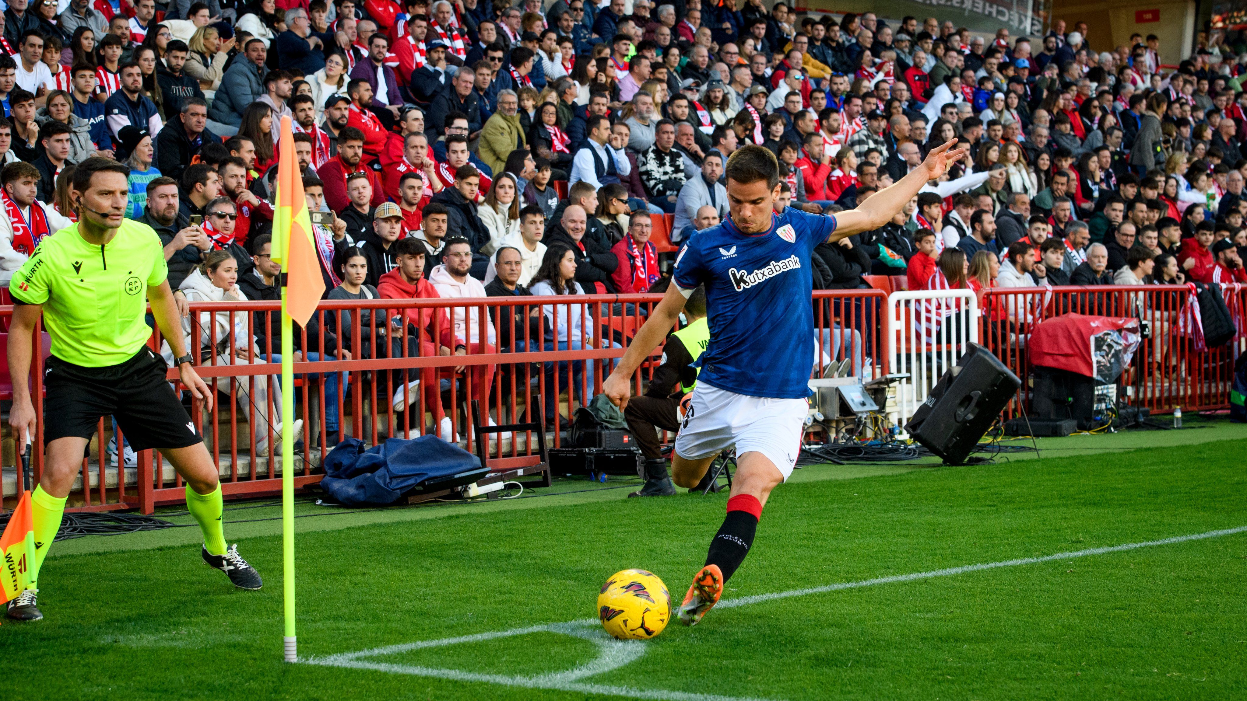  Córner de Galarreta en el partido ante el Granada en Los Cármenes.