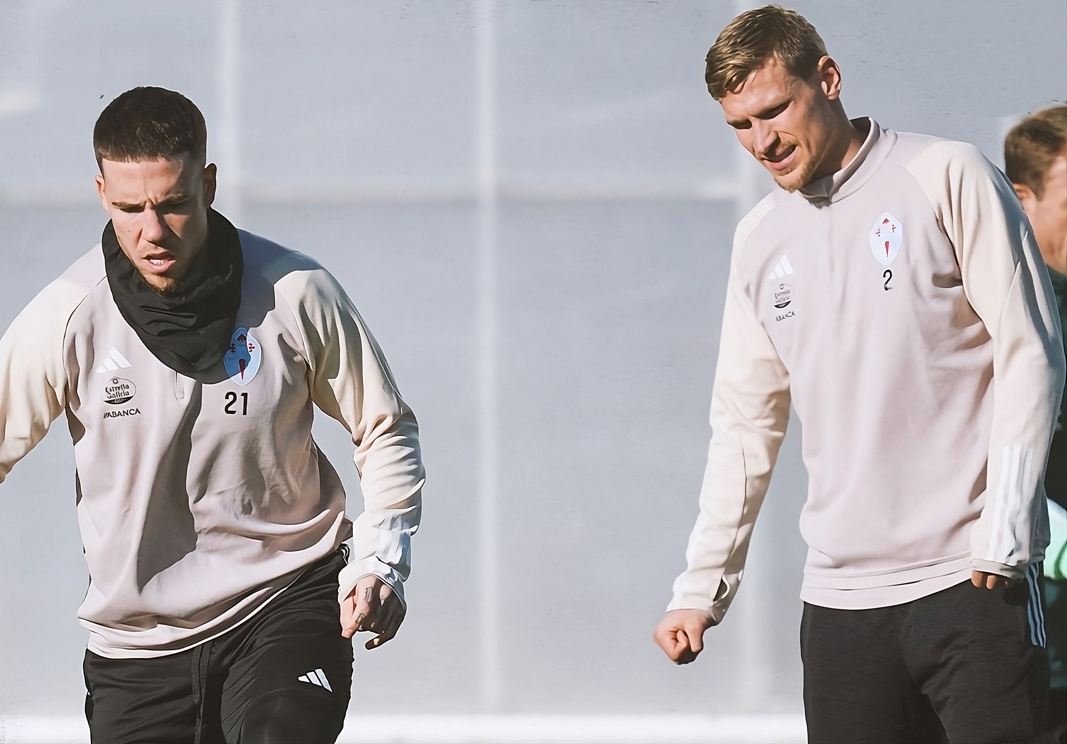 Mihailo Ristic y Carl Starfelt, en un entrenamiento.