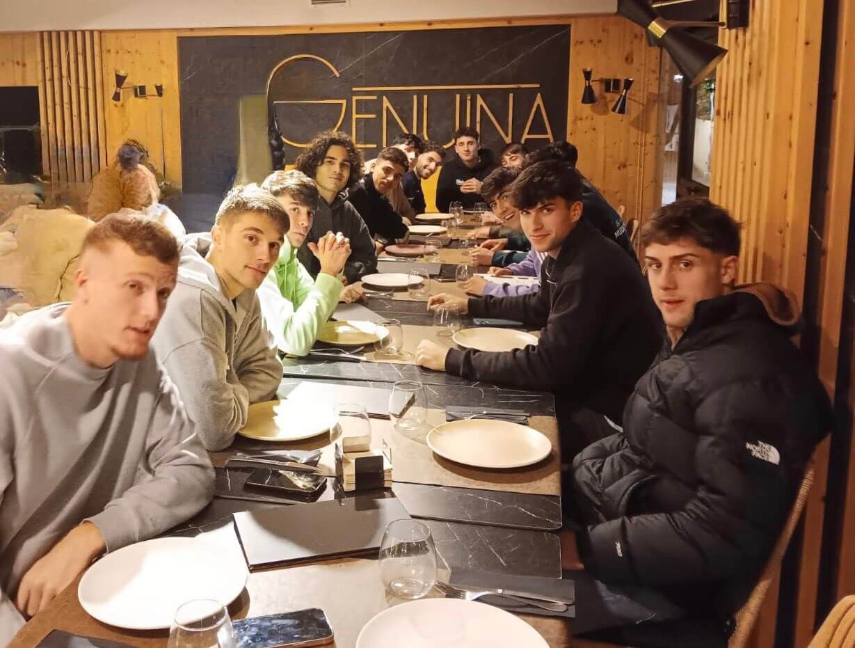  La plantilla del Fortuna con Veiga.