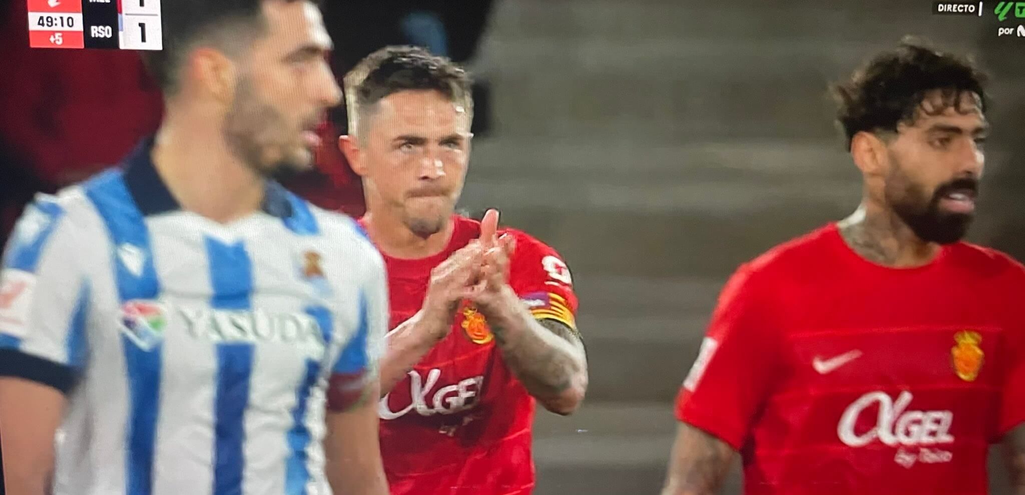  El aplauso de Antonio Raíllo en el Mallorca - Real Sociedad.