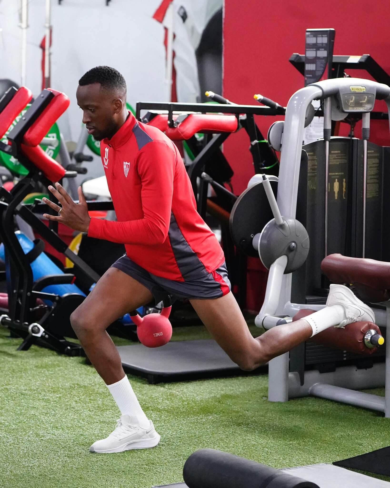  Lukebakio, entrenando este lunes.