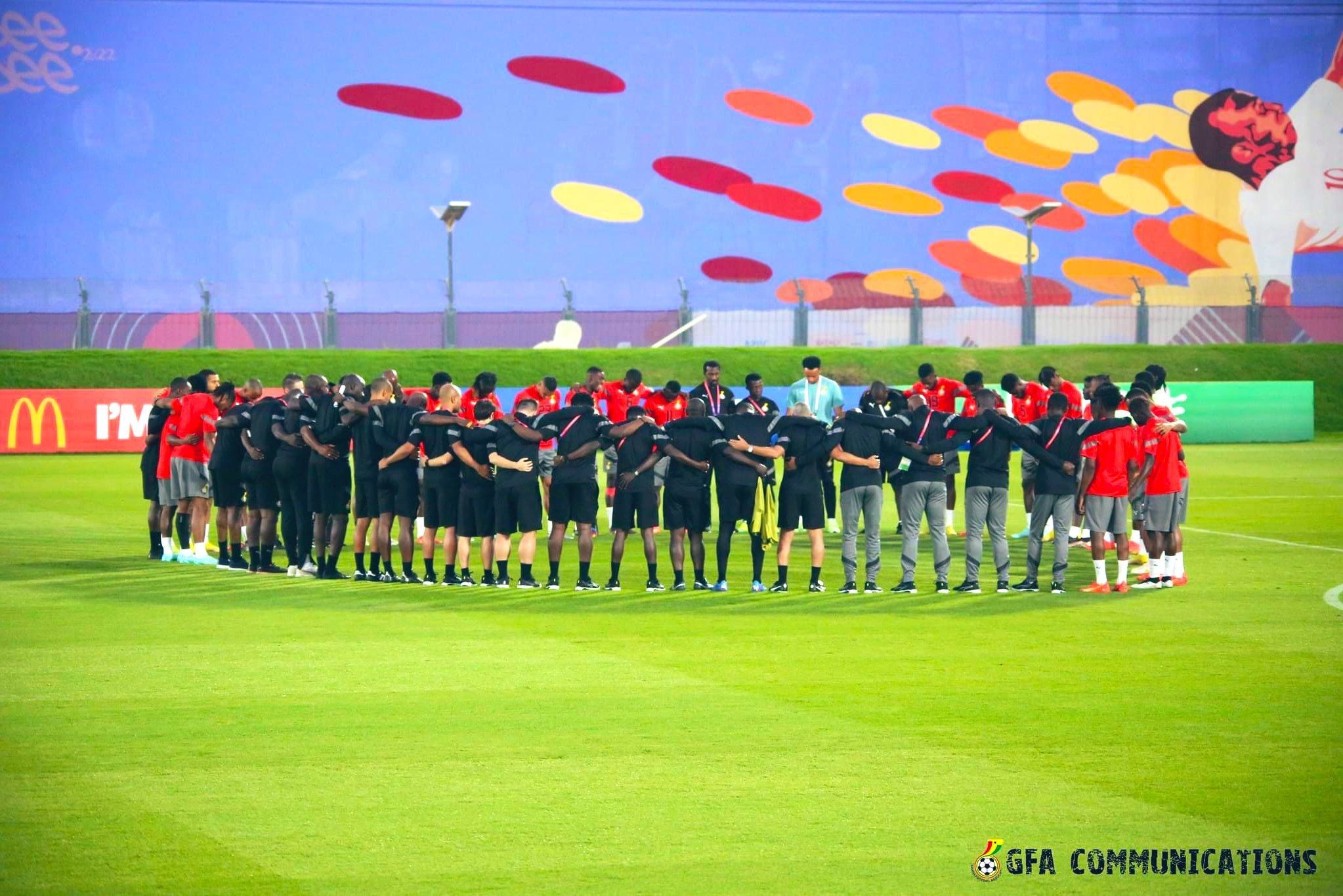  Piña de Iñaki Williams en el entrenamiento de la selección de Ghana.