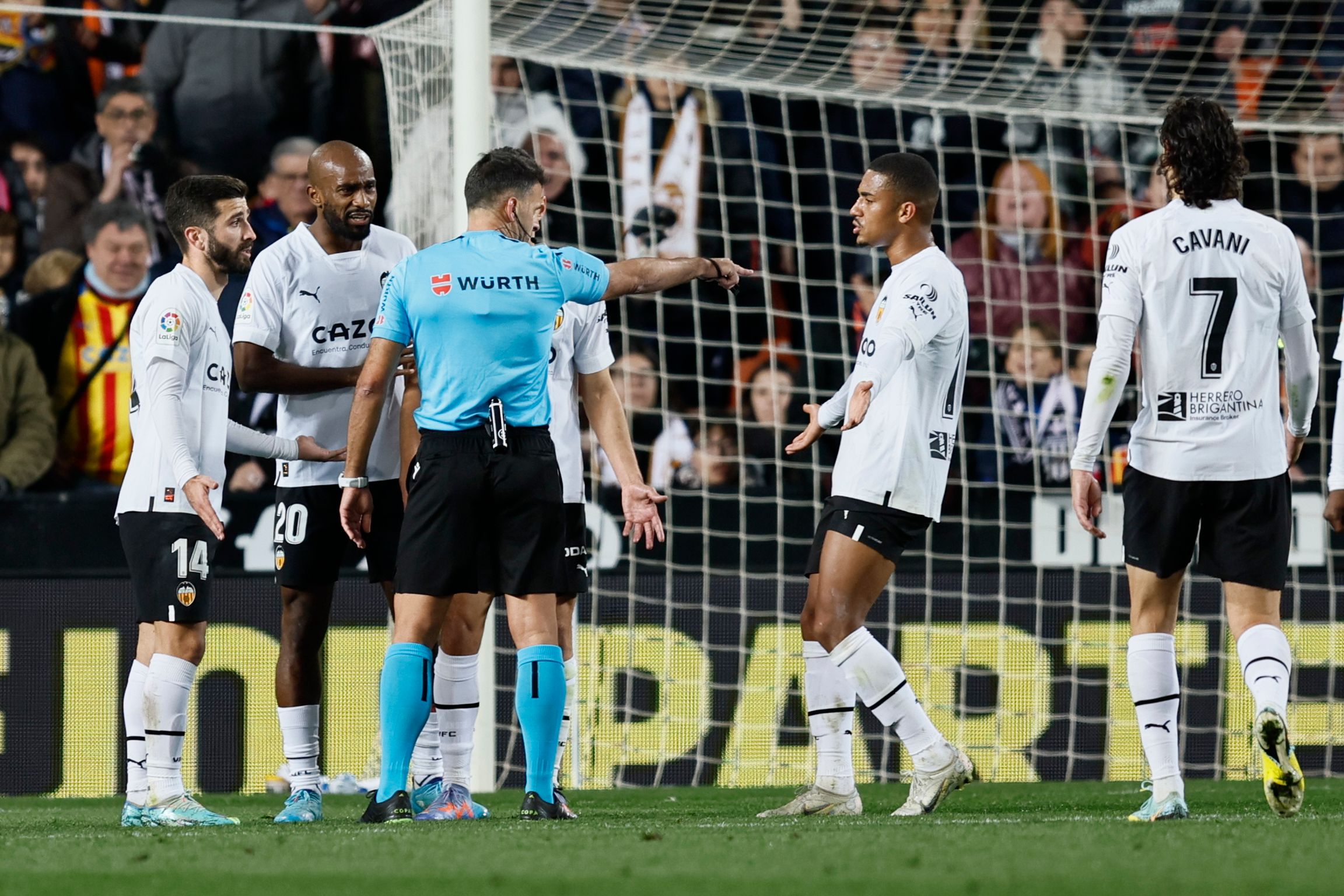  Gil Manzano, durante el Valencia-Almería.