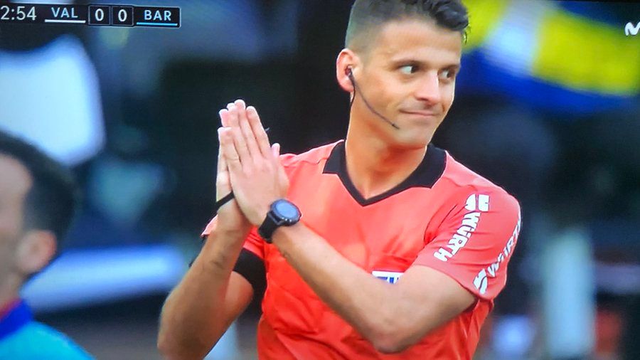 Gil Manzano pide perdón tras no dar la ley de la ventaja (Foto: NeganCDL).