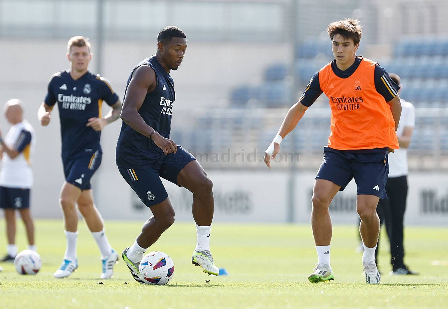  Gonzalo García y David Alaba, en un entrenamiento del Real Madrid.