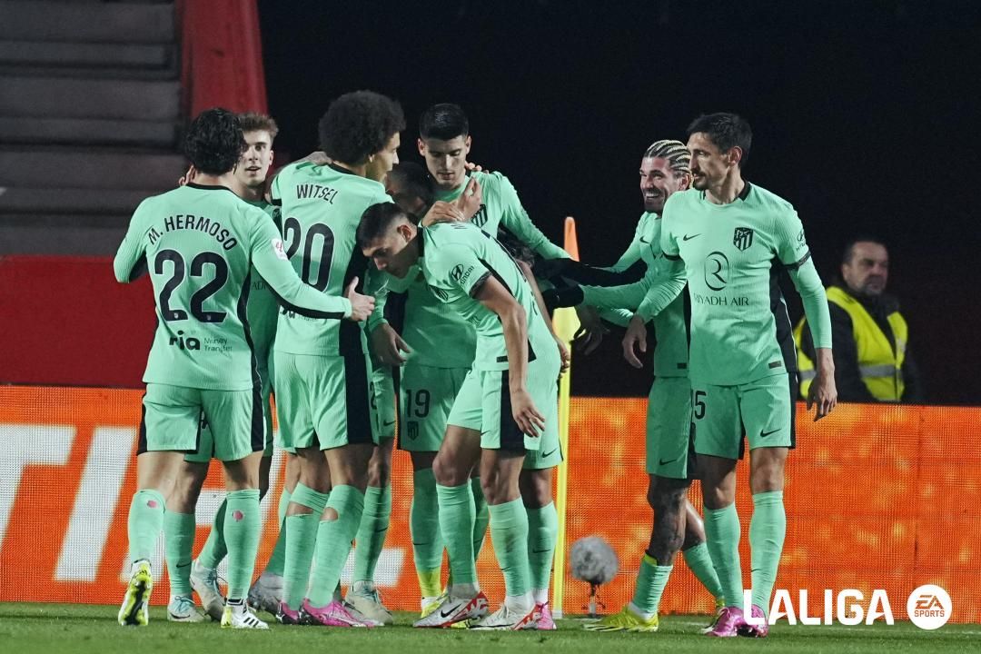 Los jugadores del Atlético de Madrid celebran el gol al Granada (Foto: LALIGA).
