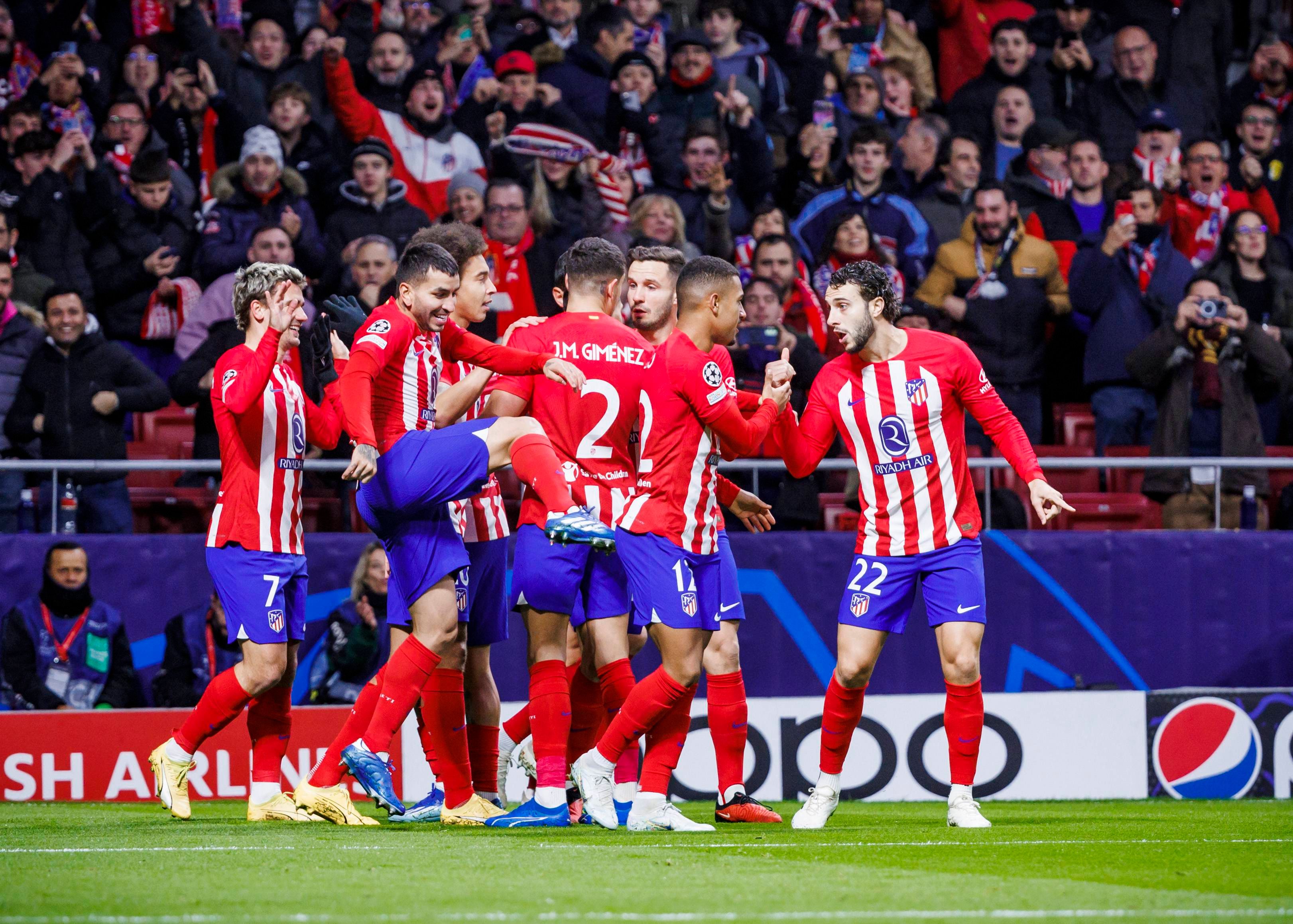Griezmann celebra con sus compañeros un gol (Cordon Press)