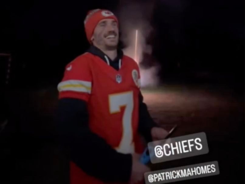  Griezmann celebra el triunfo de los Chiefs.