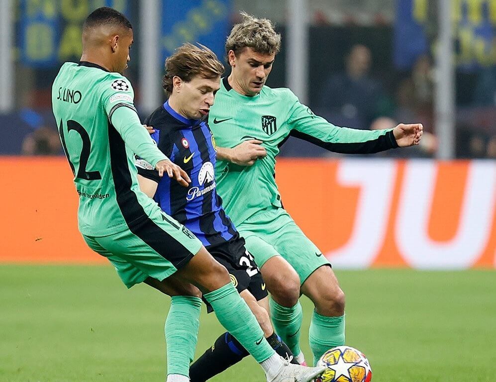 Griezmann y Samuel Lino, ante Barella en el Inter-Atlético.
