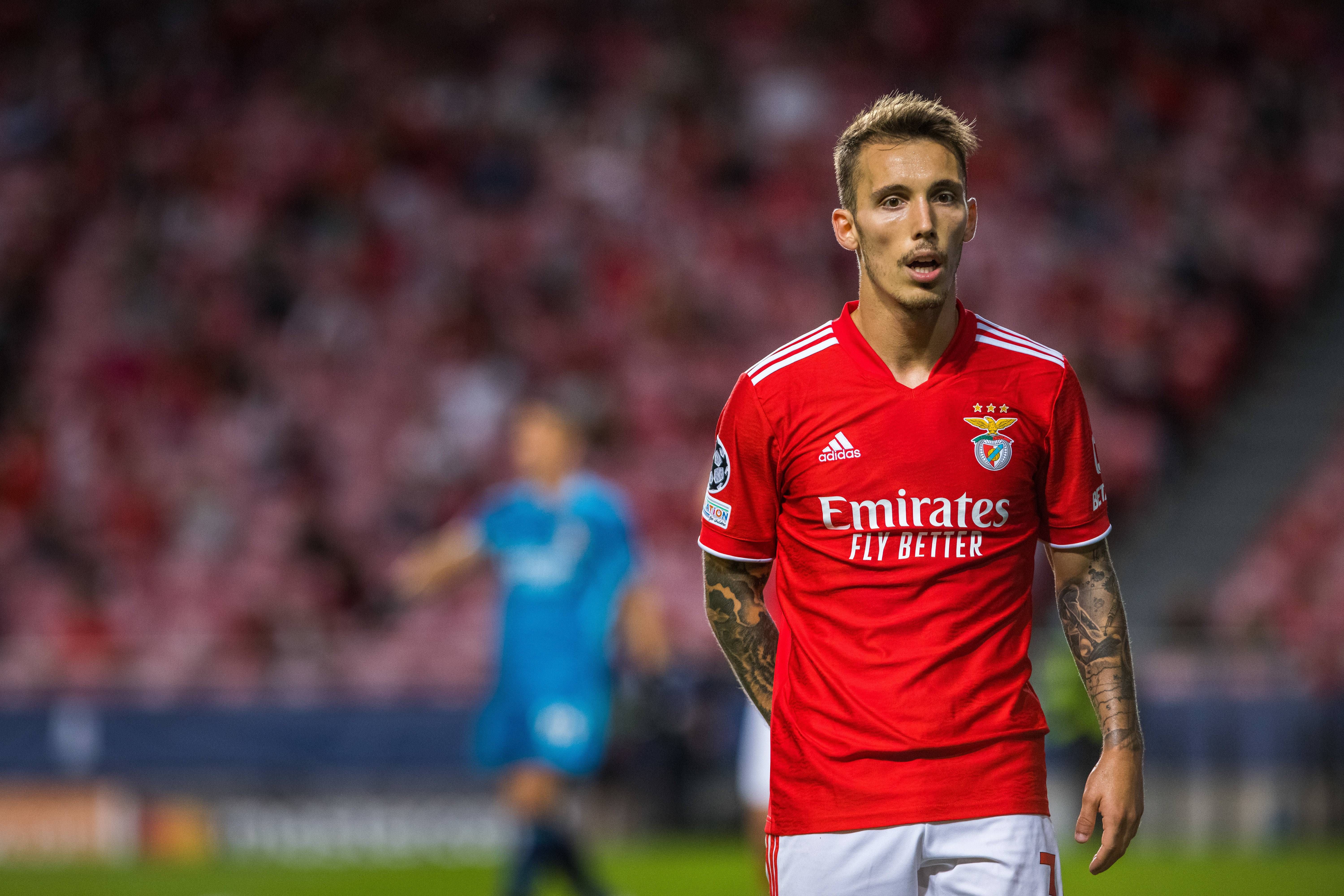  Grimaldo, durante un partido ante el Barça.