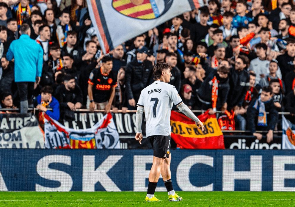  Sergi Canós, en Mestalla ante el Sevilla FC.