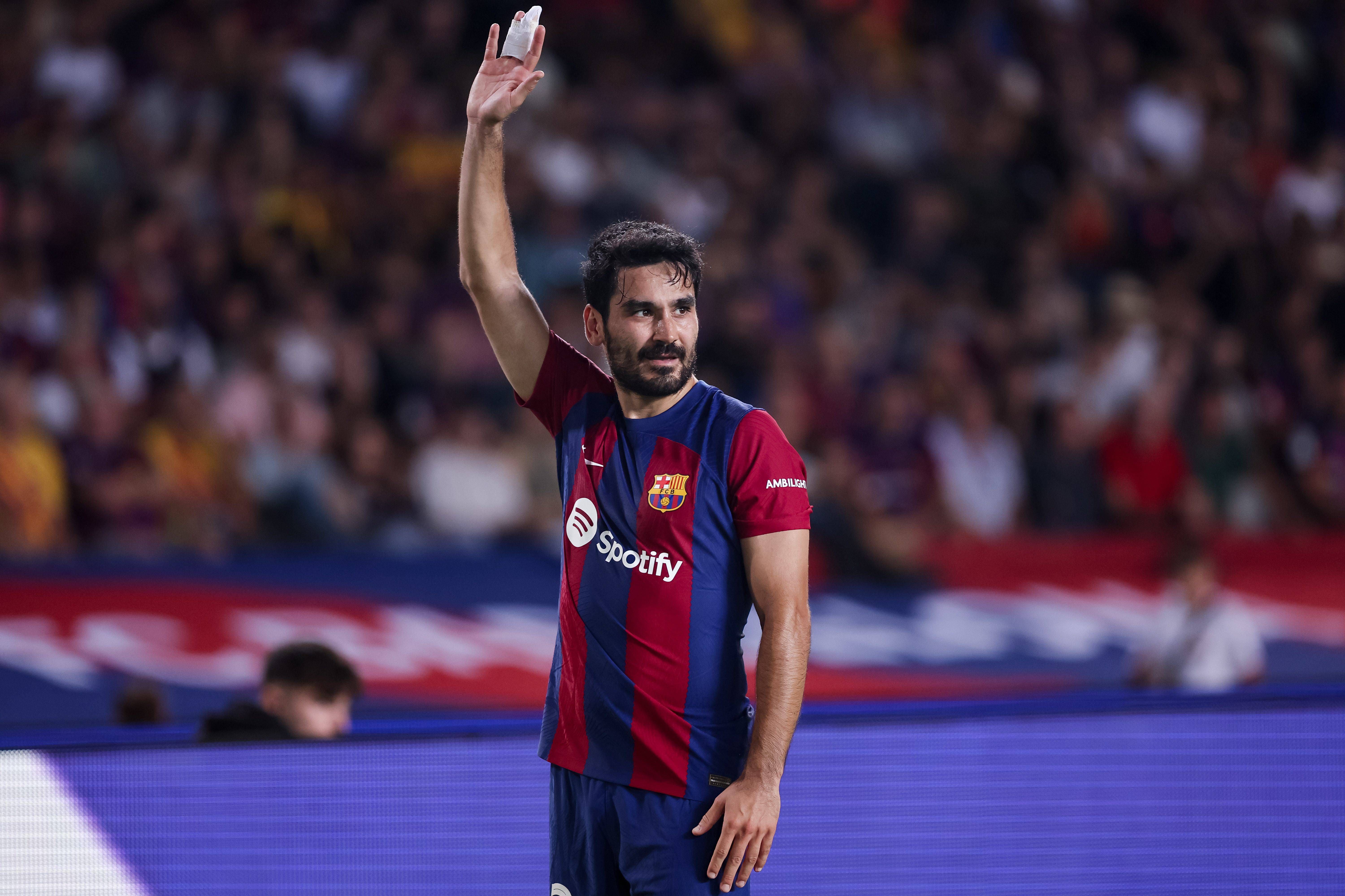 Gündogan sacando un córner en el Barcelona-Amberes.