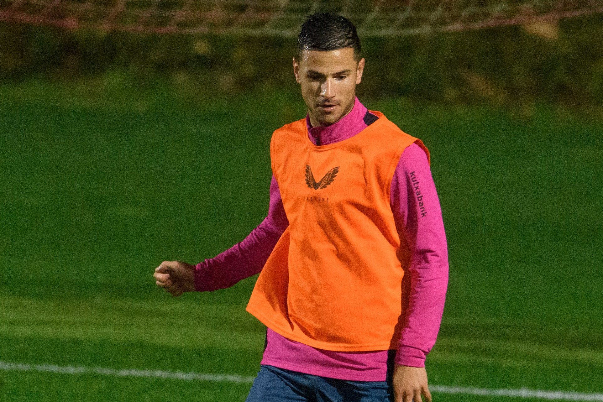 El goleador Gorka Guruzeta se entrena en Lezama.
