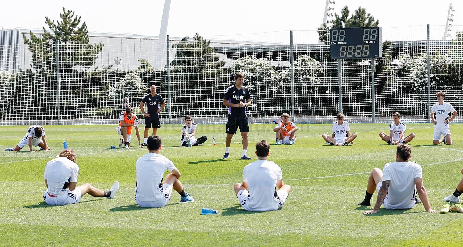  Raúl González, durante un entrenamiento del Castilla.