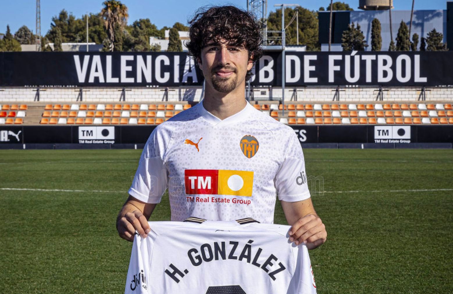 Hugo González renueva