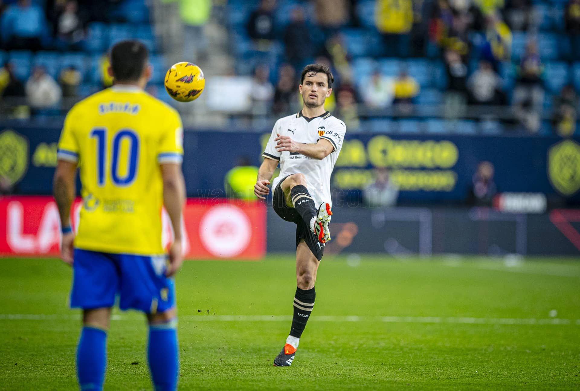 Hugo Guillamón, ante el Cádiz CF