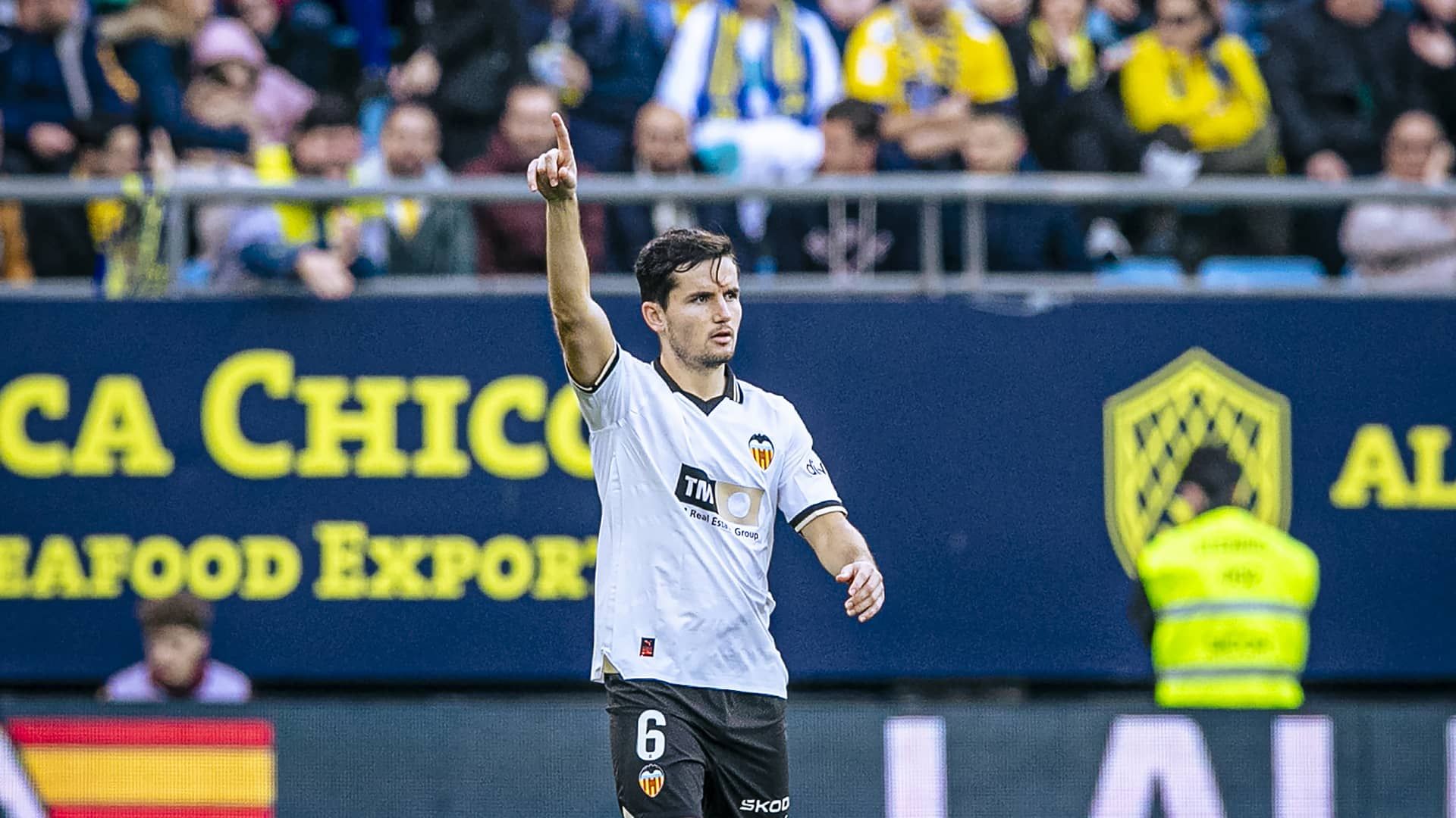  Hugo Guillamón, ante el Cádiz CF