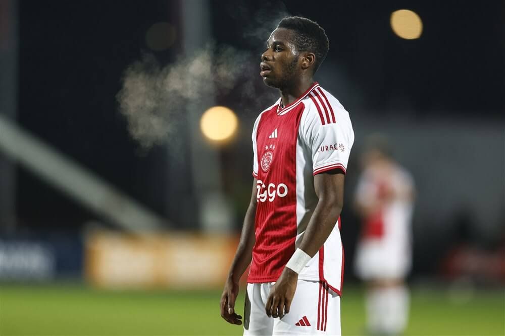  Idumbo Muzambo, jugando con el Ajax.