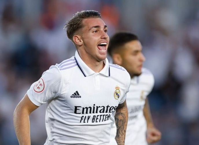  Iker Bravo celebra un gol con el Real Madrid Castilla (FOTO: @lafabricacrm).
