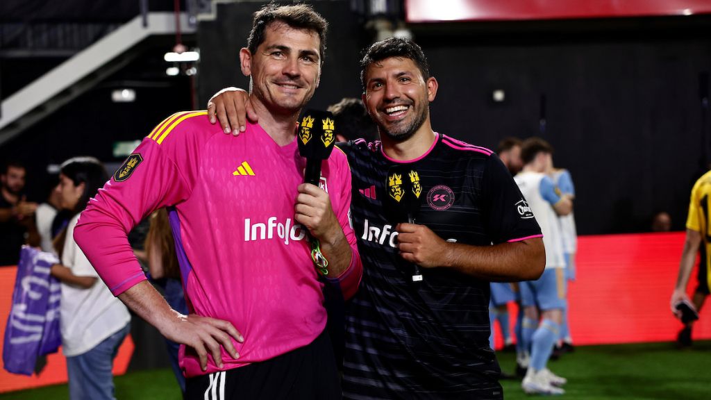  Iker Casillas y 'Kun' Agüero en el Cupra Arena, sede de la Kings League (Kings League)