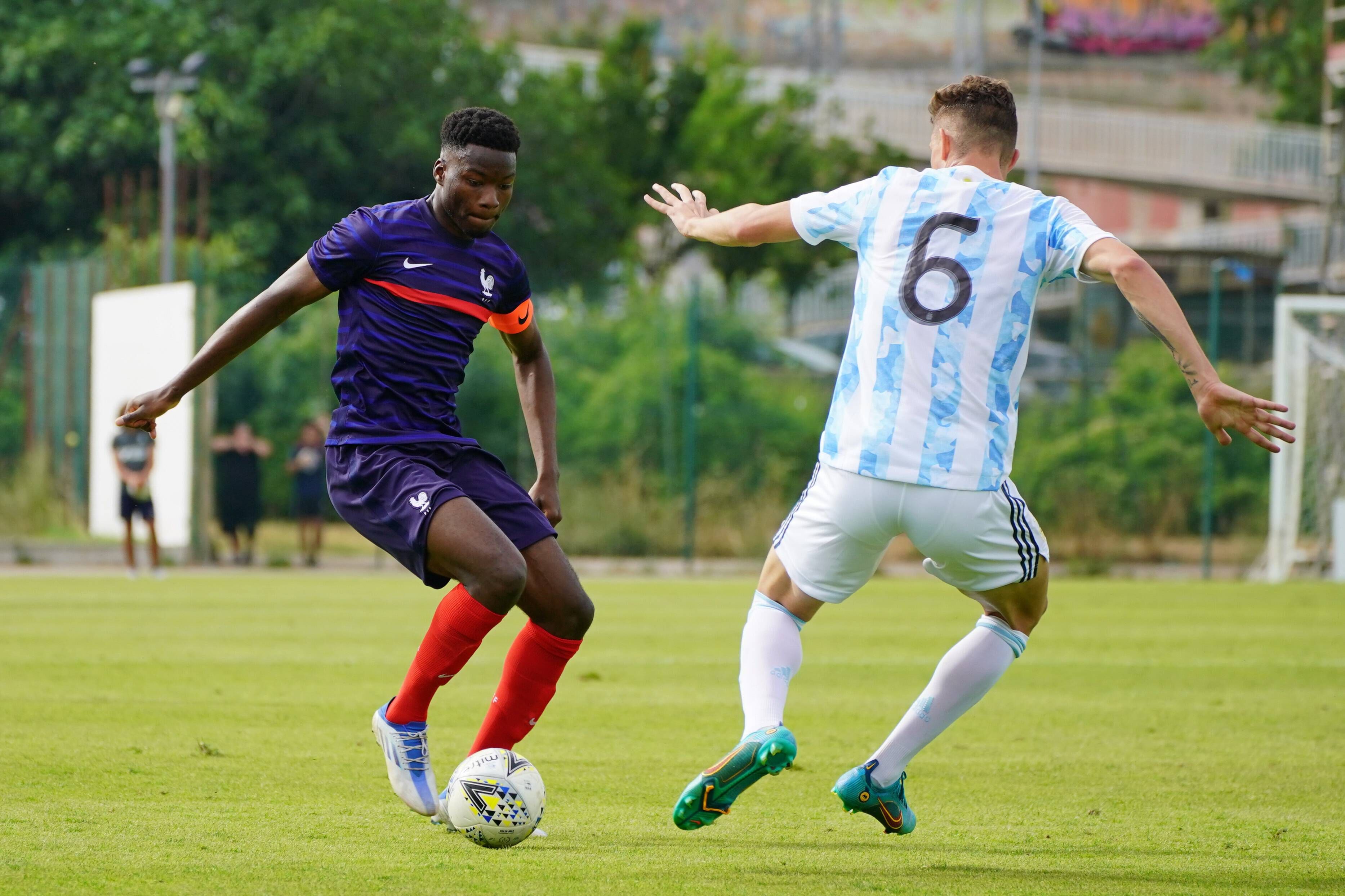  Lucien Agoumé, con las categorías inferiores de Francia.