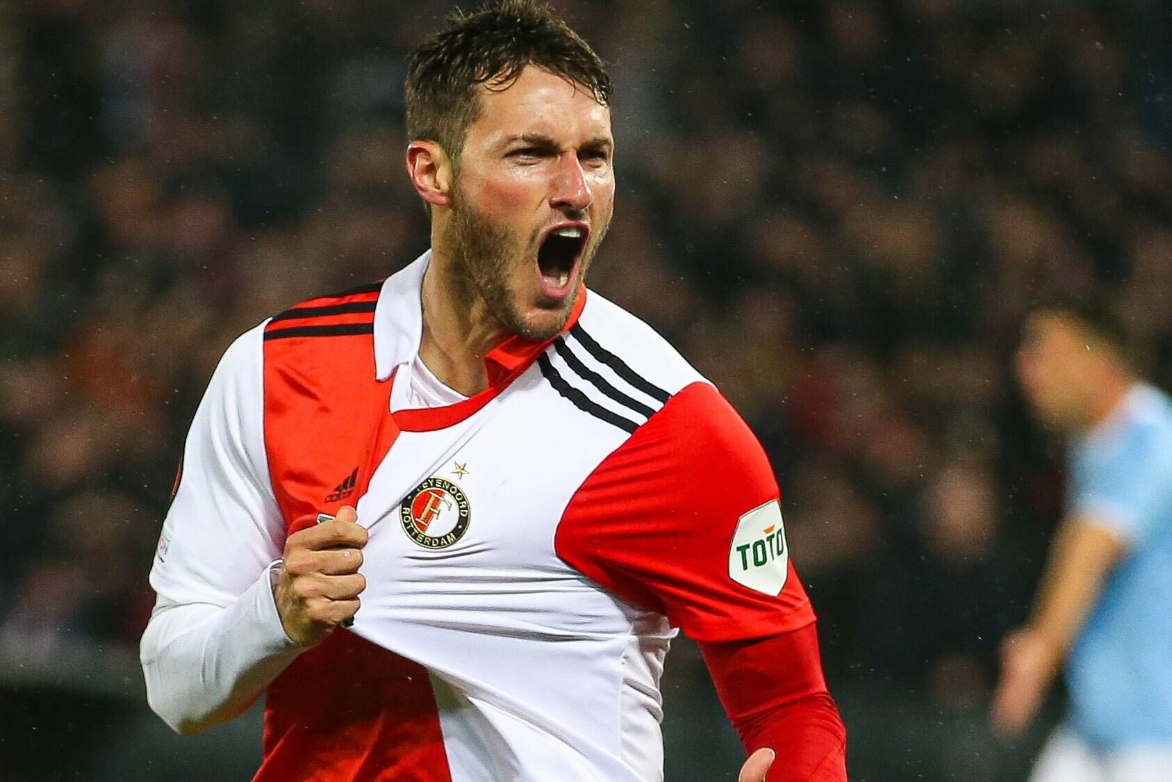 Santiago Giménez, celebrando un tanto (Foto: Cordon Press).