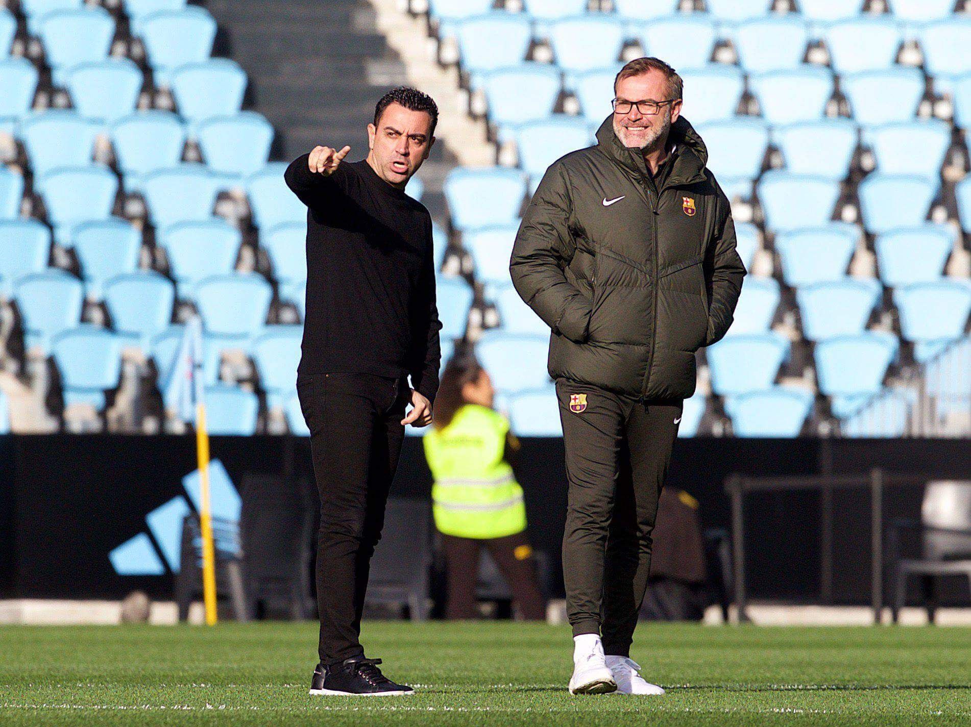 Xavi Hernández, junto a su hermano en Balaídos.