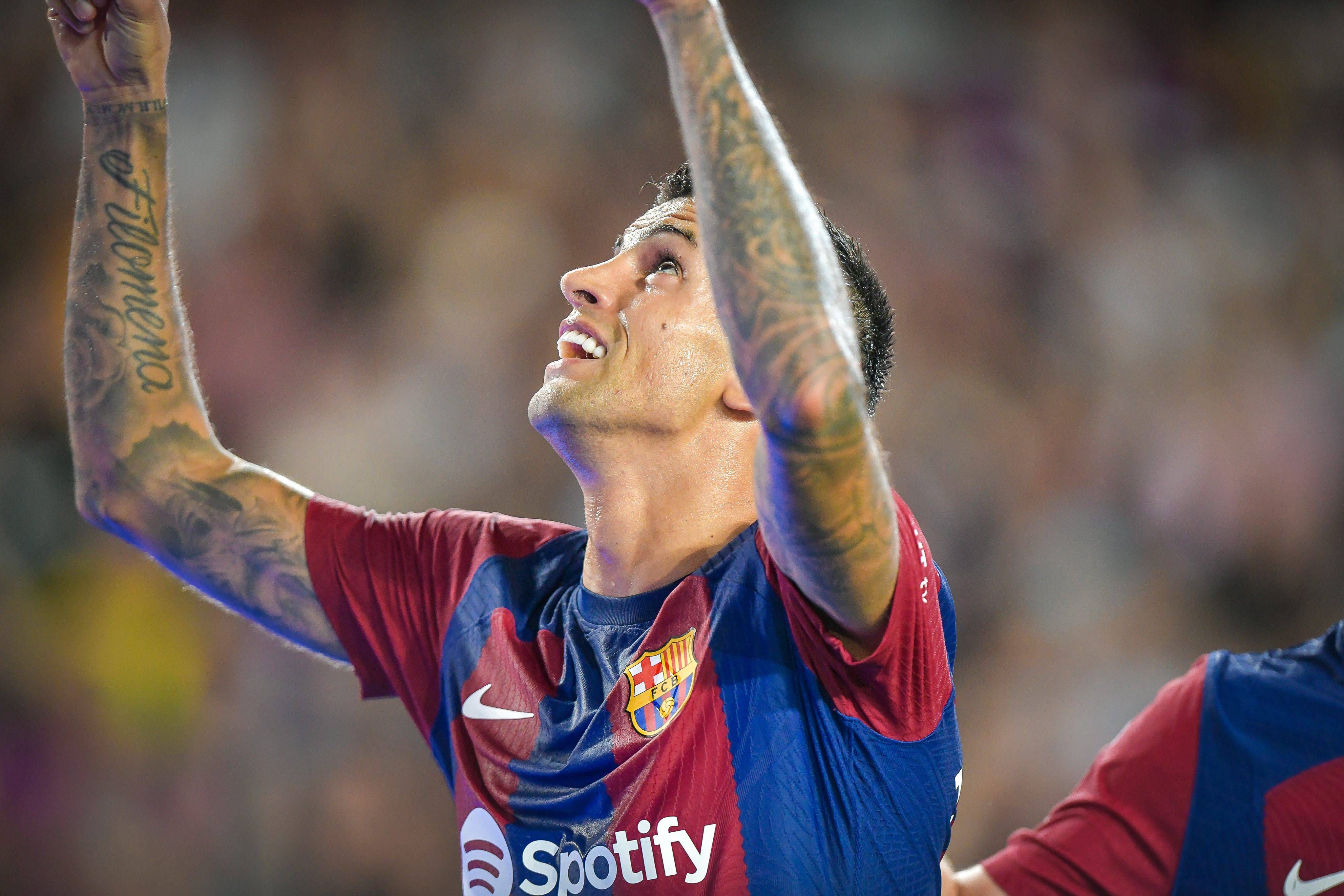 Joao Cancelo celebra un con con el Barcelona.