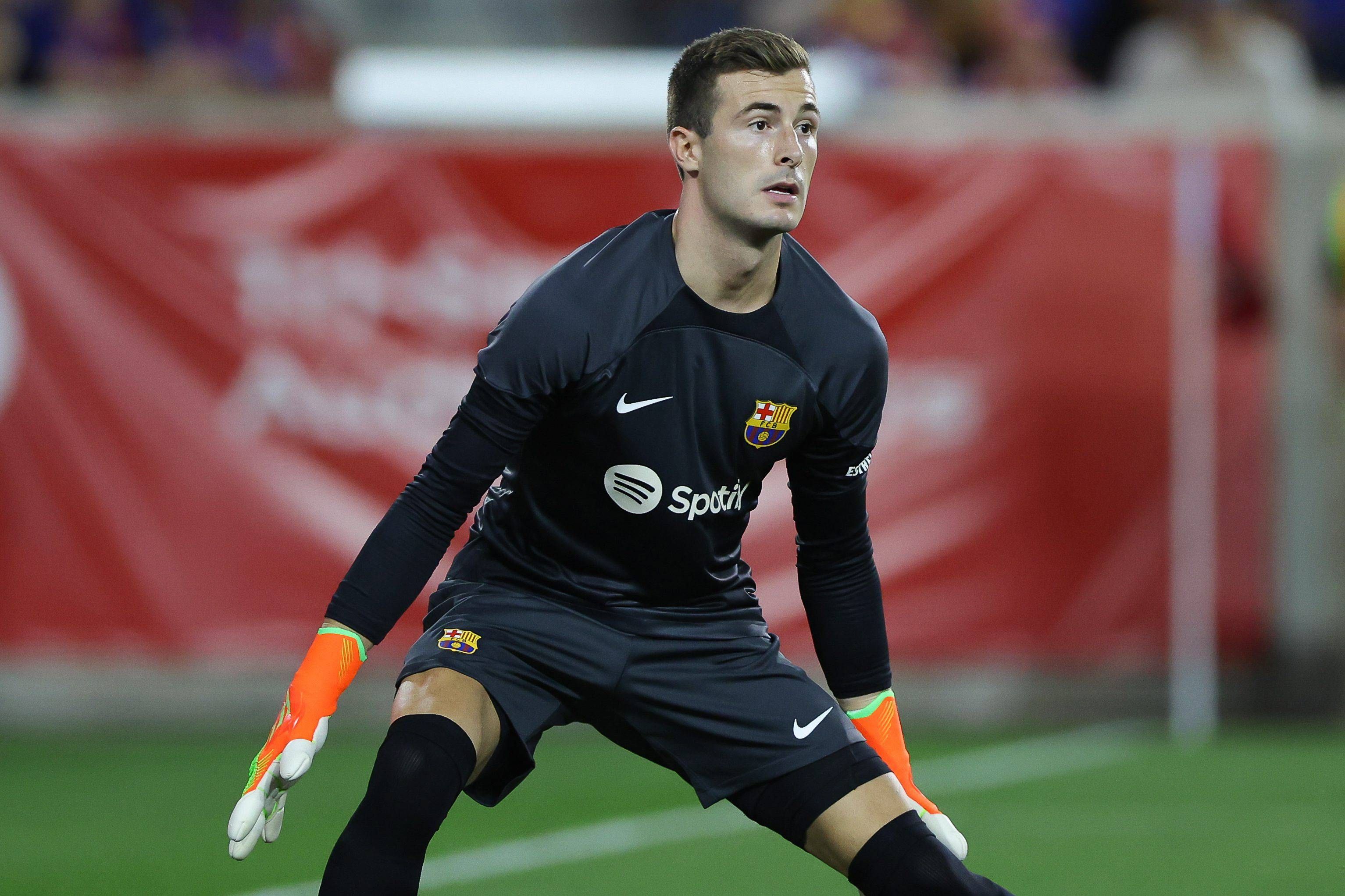  Iñaki Peña, en un partido con el Barça.