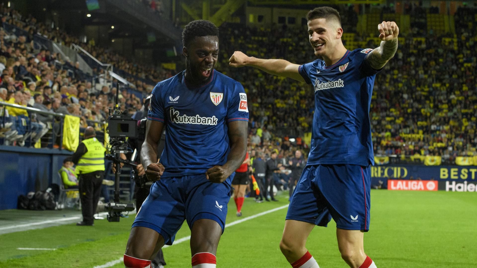  Iñaki Williams y Oihan Sancet, con la equipación del 125 Aniversario, ante el Villarreal en La Cerámica.
