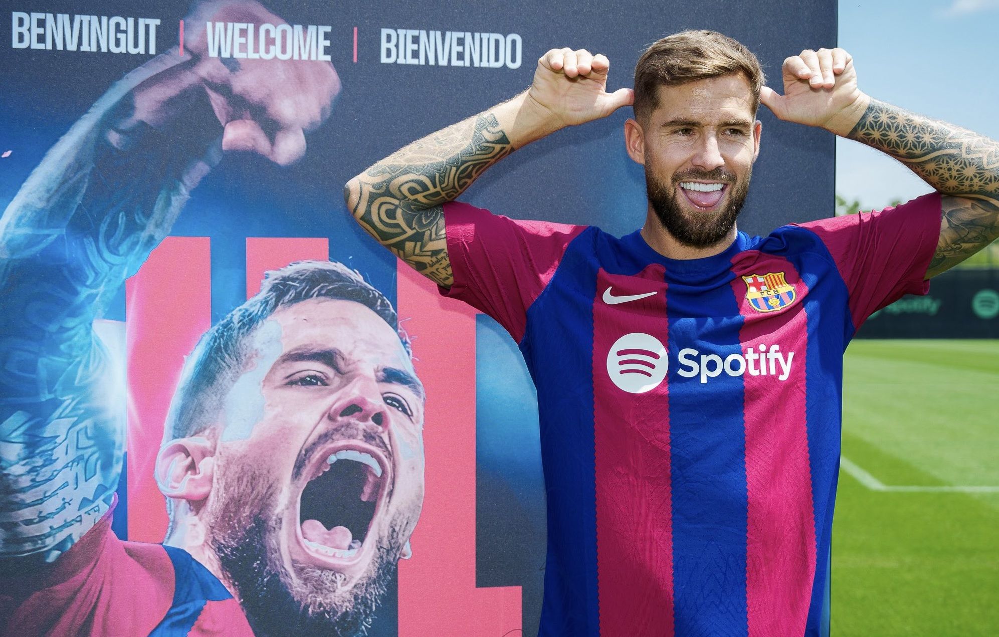  Iñigo Martínez en su presentación.