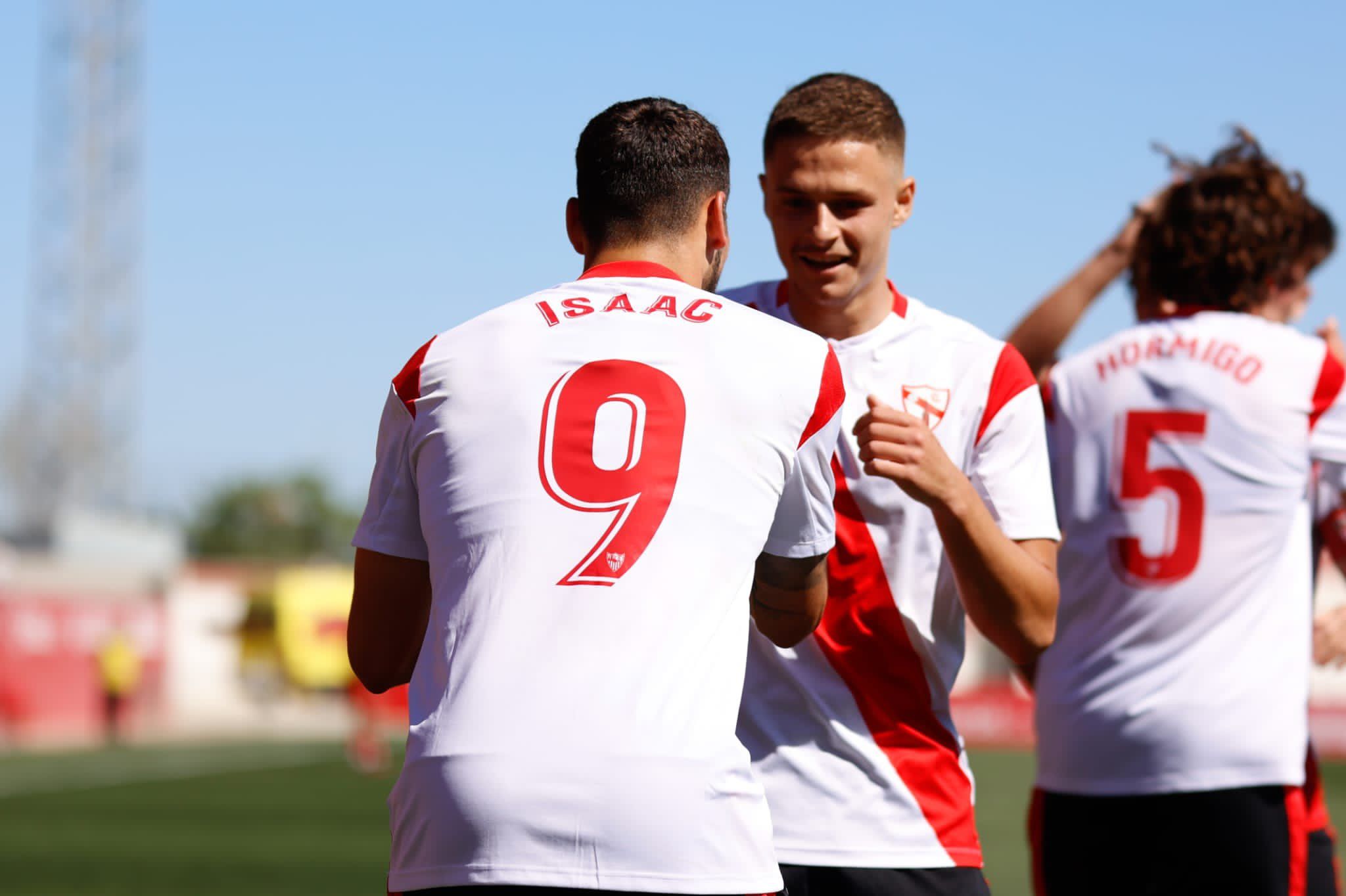 Isaac celebra su gol al Utrera