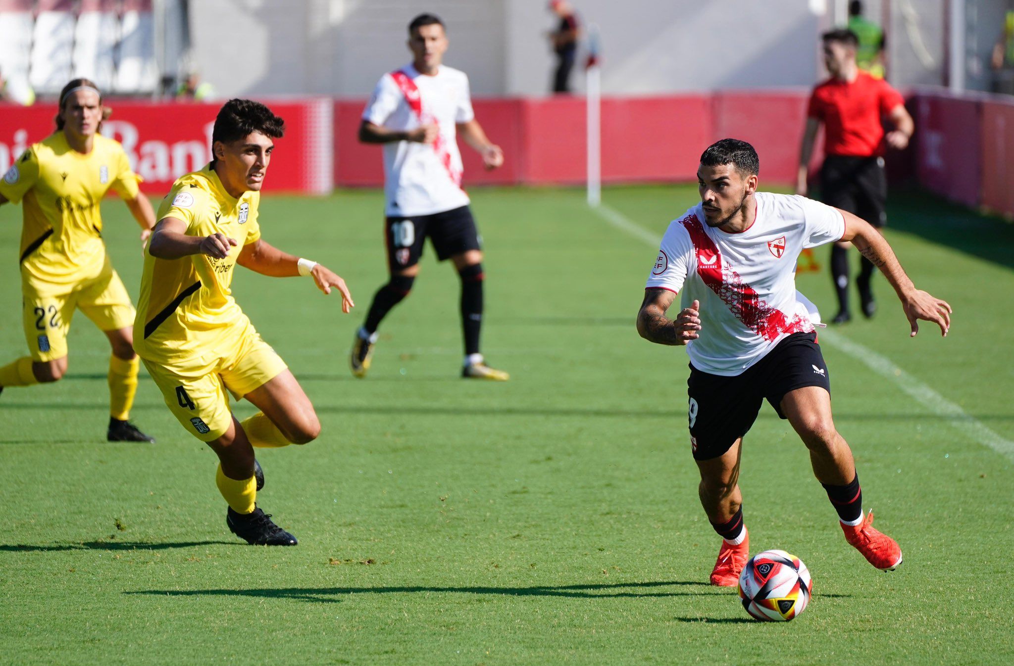  Isaac Romero, jugando con el Sevilla Atlético ante el Cartagena B.