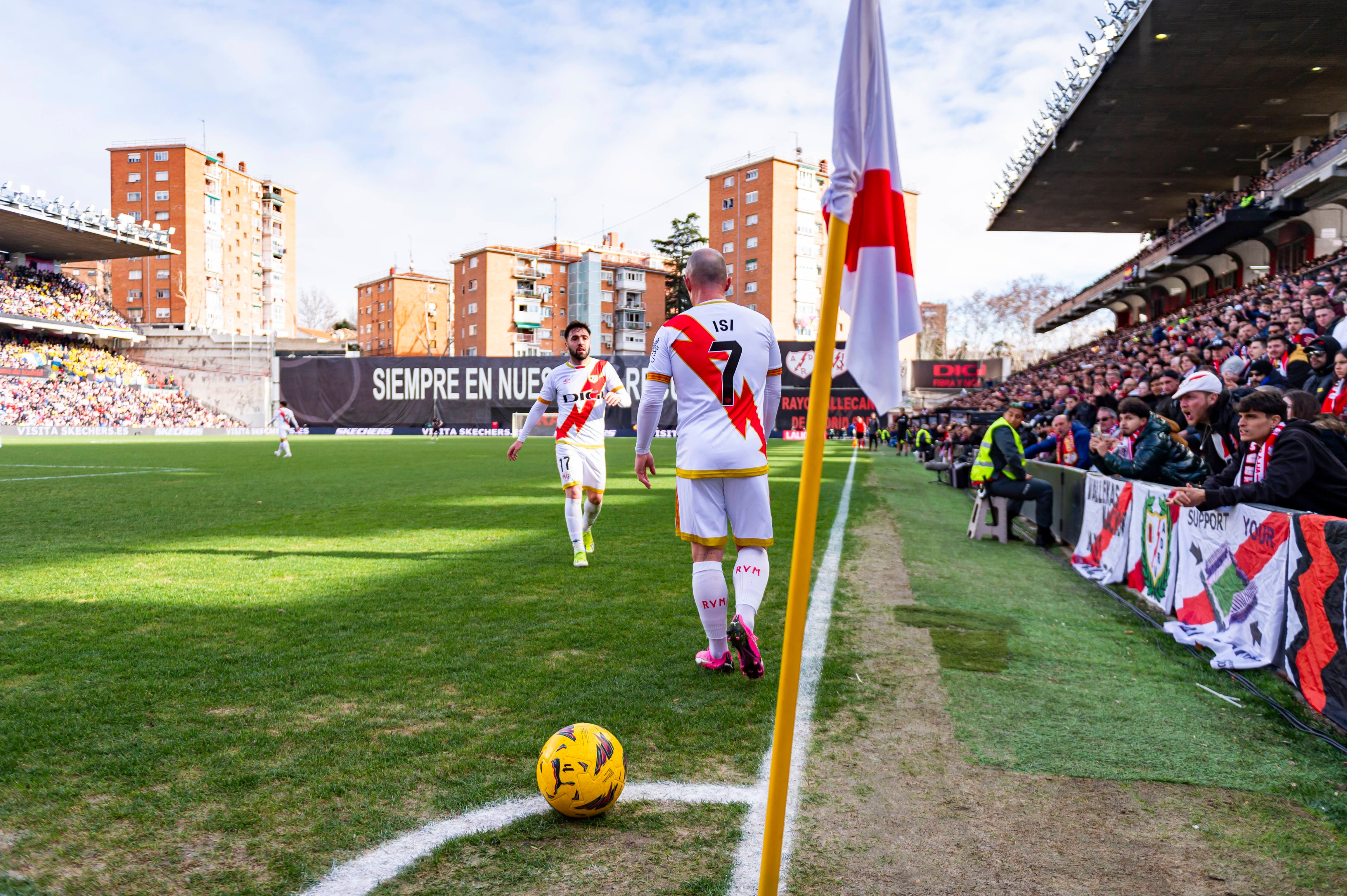  Isi Palazón y Unai López en el Estadio de Vallecas.