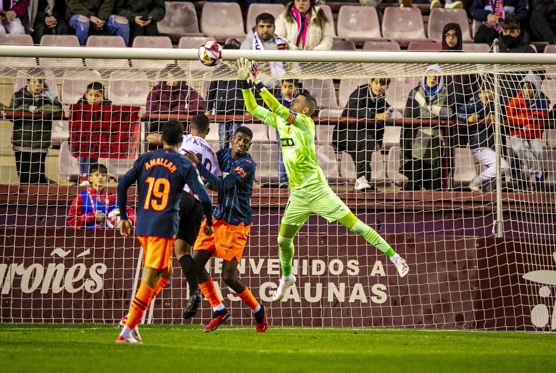 Acción defensiva con Mosquera y Jaume en Las Gaunas.