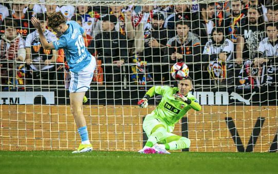  Jaume Doménech, ante el Celta de Vigo.