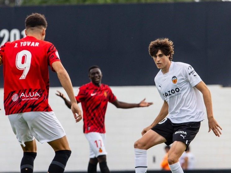  Javi Guerra en el duelo frente al RCD Mallorca B