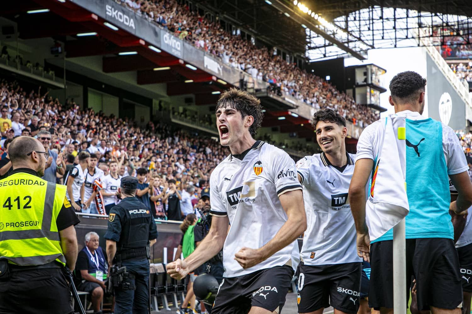  Javi Guerra celebre su golazo al Atlético de Madrid.