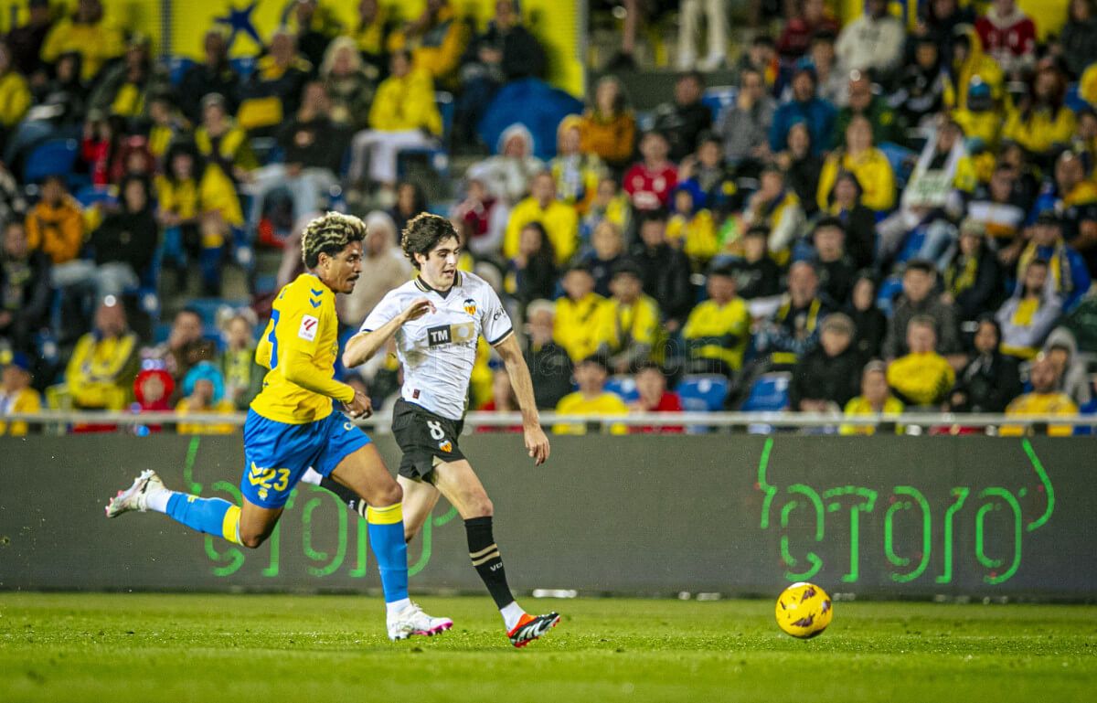  Javi Guerra, durante el UD Las Palmas - Valencia CF.