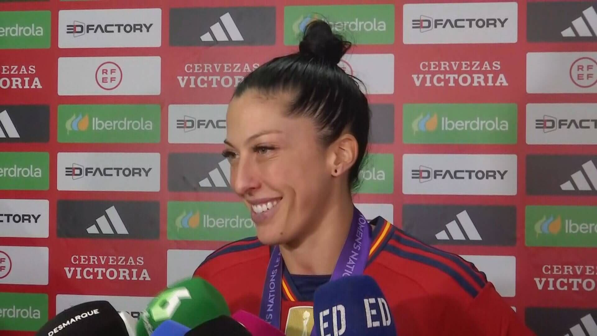  Jenni Hermoso se dedica el título a sí misma.