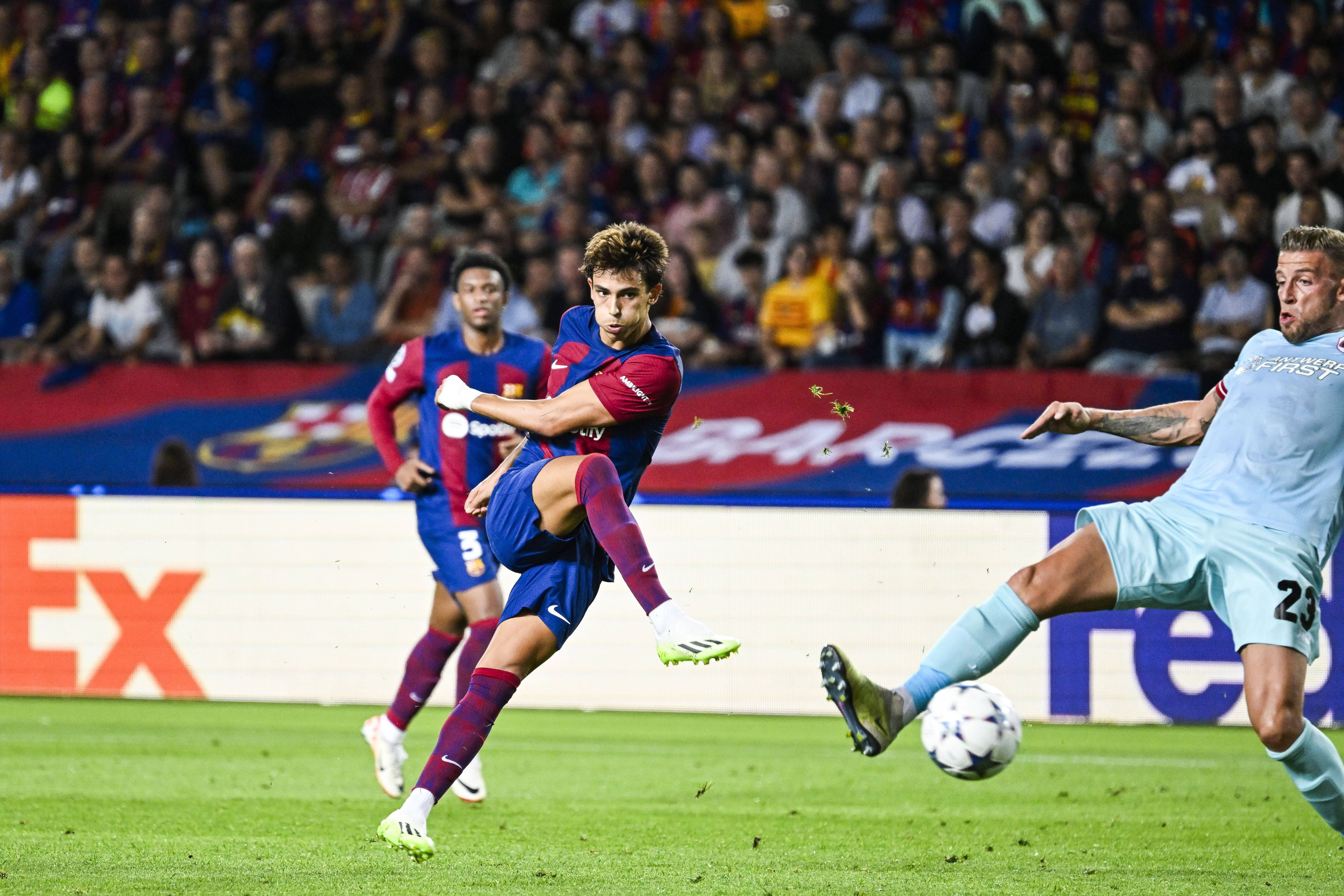  Joao Félix dispara a puerta en el Barcelona - Amberes. Fuente: Cordon Press.