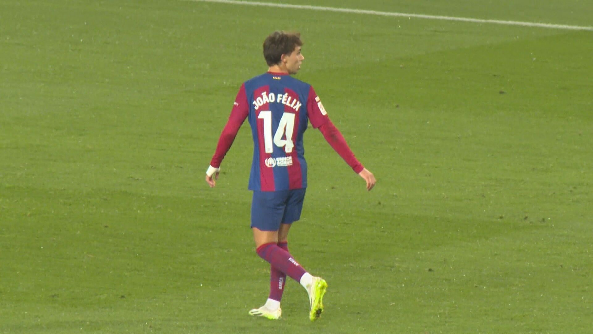  Joao Félix mandando un beso a la grada de Montjuic.