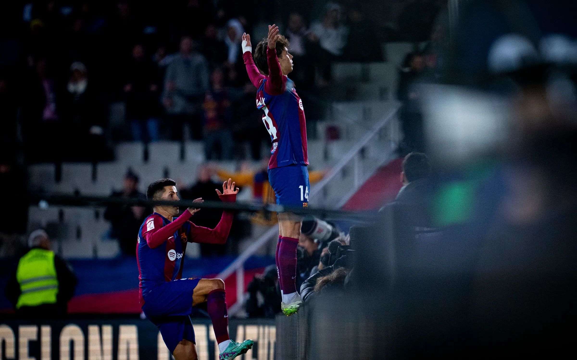  Joao Félix y Joao Cancelo celebrando el gol ante el Atlético.